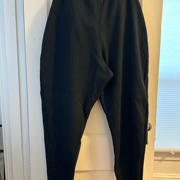 Adidas women’s tapered leg joggers size 2x in 100% cozy thick cotton. - Picture 3 of 5